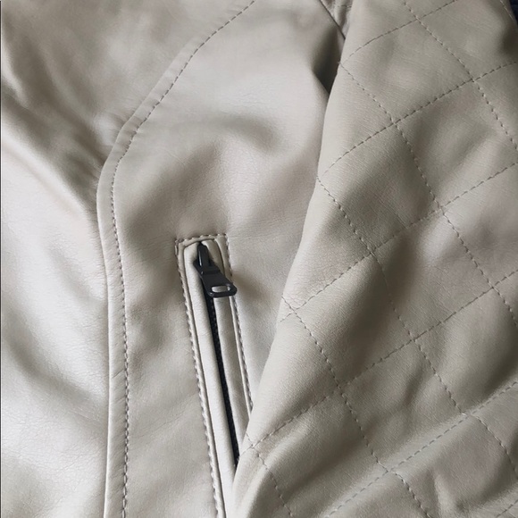 Creamy faux leather motorcycle jacket - Picture 5 of 7